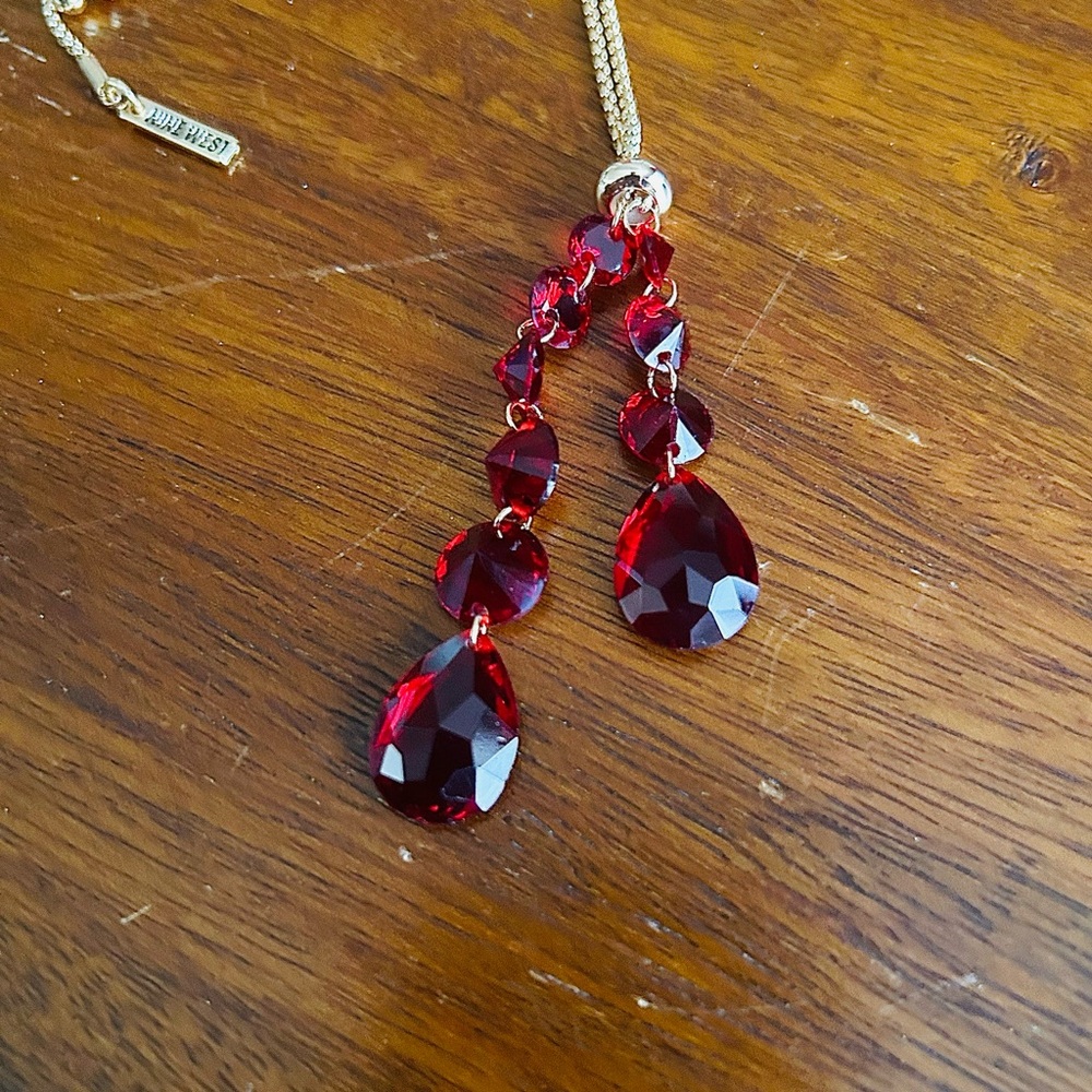 New in box Nine West Red Crystal Lariat Gold Tone Necklace (Adjustable)